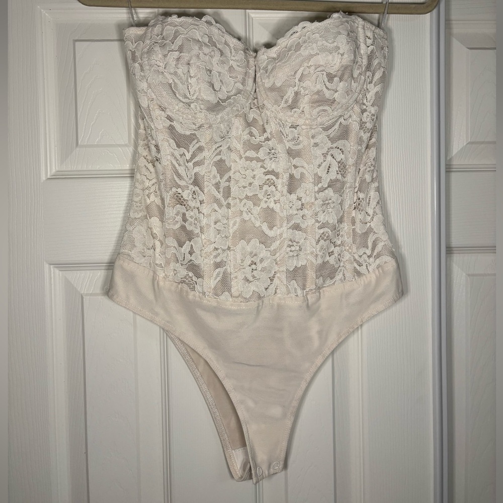 Bardot Elegant Lace Bustier Bodysuit